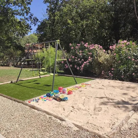 Avec Piscine Au Milieu Des Bois
