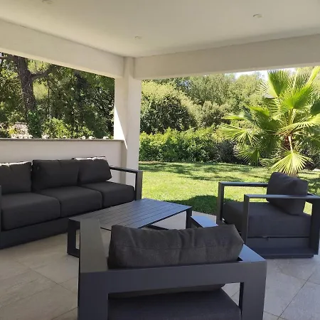 Avec Piscine Au Milieu Des Bois * Roquefort-les-Pins